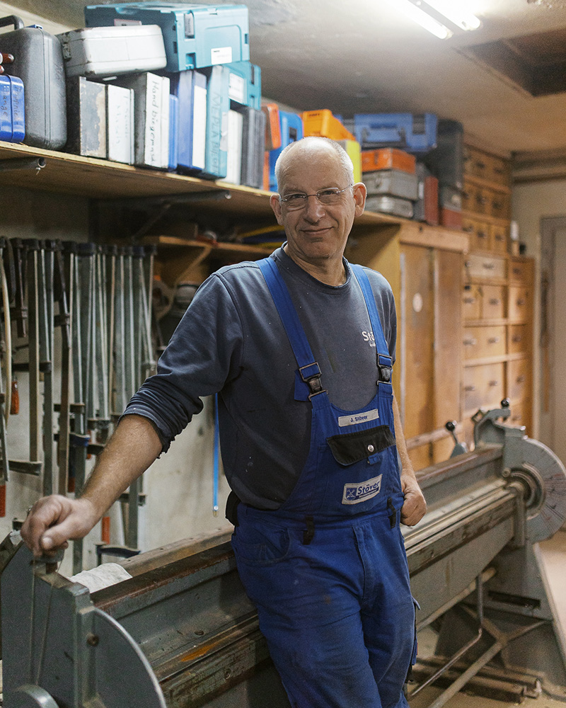 Jens Stöver, Meister und Inhaber der Bauklempnerei Stöver, in der Werkstatt