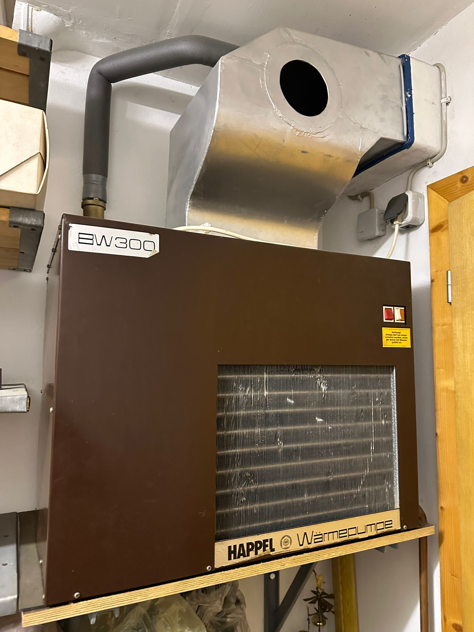 Die originale Happel BW300 Wärmepumpe von Hans Stöver – installiert Mitte der 1980er Jahre